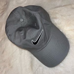 Nike Swoosh cap in grey